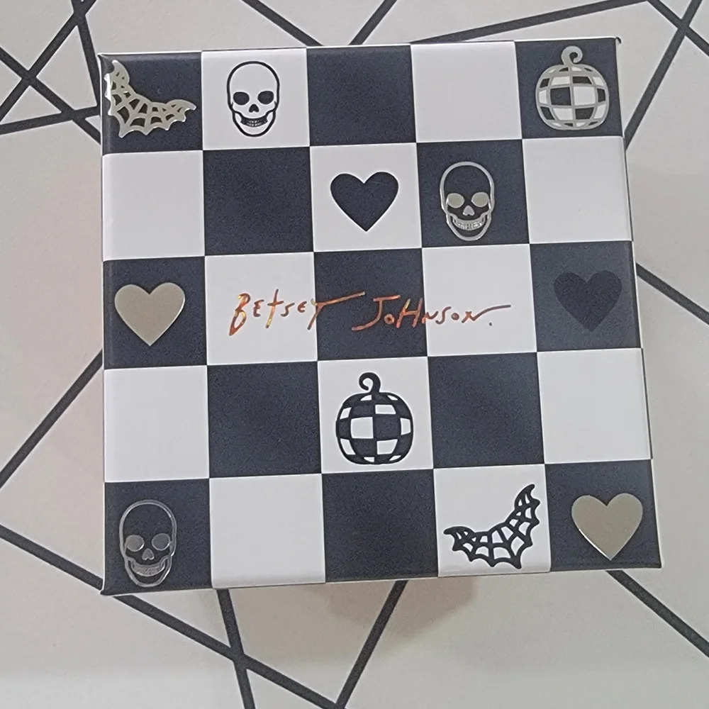 Betsey Johnson spiderweb 🕸 earrings - Picture 8 of 10